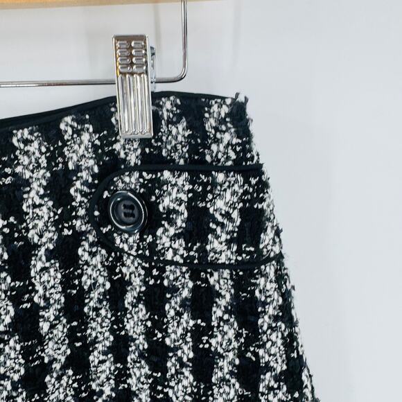 Ann Taylor Black White Tweed Boucle A-Line Mini Skirt Size 0 Work Classic - Picture 4 of 6